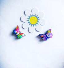 Load image into Gallery viewer, Butterfly Crayon, Party Favor