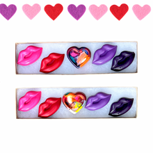 Load image into Gallery viewer, Valentines Day Lip And Heart Crayons
