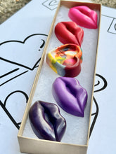 Load image into Gallery viewer, Valentines Day Lip And Heart Crayons
