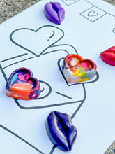 Load image into Gallery viewer, Valentines Day Lip And Heart Crayons
